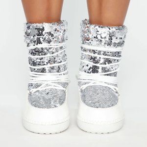 🎀🆕 Fashion Nova Silver Sequin Glitter Moon Style Snow Boots 6